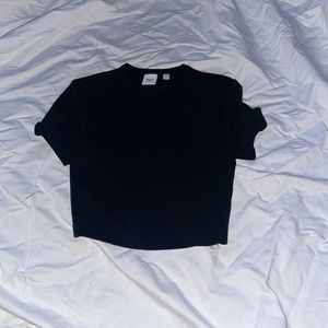 artiza black cropped short sleeve